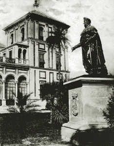 La estatua de Fernando VII en los jardines de San Telmo